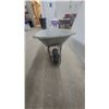 Image 3 : Wheelbarrow needs air