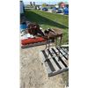 Image 2 : Forge with Seized Blower, 90lb Anvil with Broken Horn and 4 Blacksmith Tongs