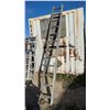 Image 2 : 20ft Aluminum Extension Ladder with Rope and Pulley System