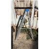 Image 2 : 4-1/2ft Lite Aluminum A-Frame Ladder