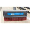 Image 8 : Vivitar 928 Pan-and-Tilt Photographic Tripod and Telescoping Snow Brush