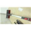 Image 9 : Vivitar 928 Pan-and-Tilt Photographic Tripod and Telescoping Snow Brush