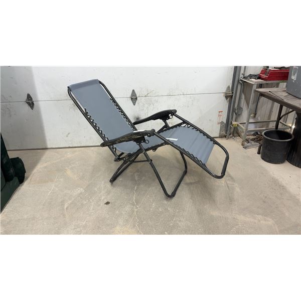 Foldable Zero Gravity Recliner Chair with Black Metal Frame and Grey Mesh Fabric