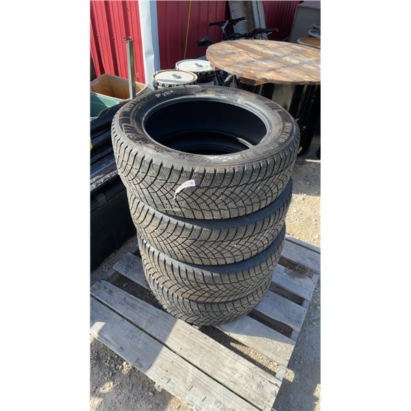 Motomaster Winter Edge II Tires, Engineered by Hankook, 225/55R18 98H, Lot of 4 (Between 7-6mm