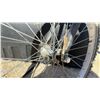 Image 5 : Giant Yukon Mountain Bike, Avocet Seat, Shimano Alivio Brake Levers