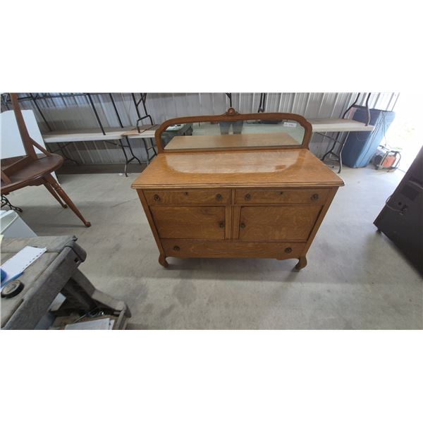 Antique Quarter Sawn Oak buffet with Mirror, 44”×48”×22”