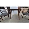 Image 7 : Mid-Century Modern Style Dining Table and 4 Chairs
