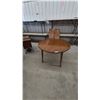 Image 1 : Round Drop-Leaf Dining Table with Two Leaves