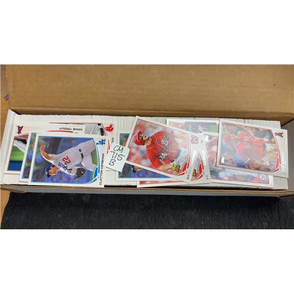 800 Baseball Card Collection