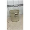 Image 3 : 5 Gallon Crock With Lid