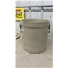 Image 4 : 5 Gallon Crock With Lid