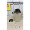 Image 5 : 3-Gallon Stoneware Crock With Lid and Gray Stoneware Storage Jar