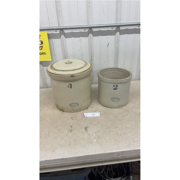 4 Gallon Medalta Crock with Lid and 2 Gallon Medalta Crock