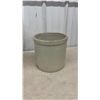 Image 4 : 4 Gallon Medalta Crock with Lid and 2 Gallon Medalta Crock