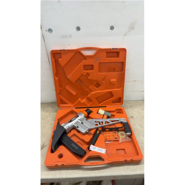 Paslode FCS200 2-in-1 Flooring Stapler/Nailer Kit with Mallet and Accessories in Case. Latches