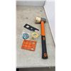 Image 5 : Paslode FCS200 2-in-1 Flooring Stapler/Nailer Kit with Mallet and Accessories in Case. Latches