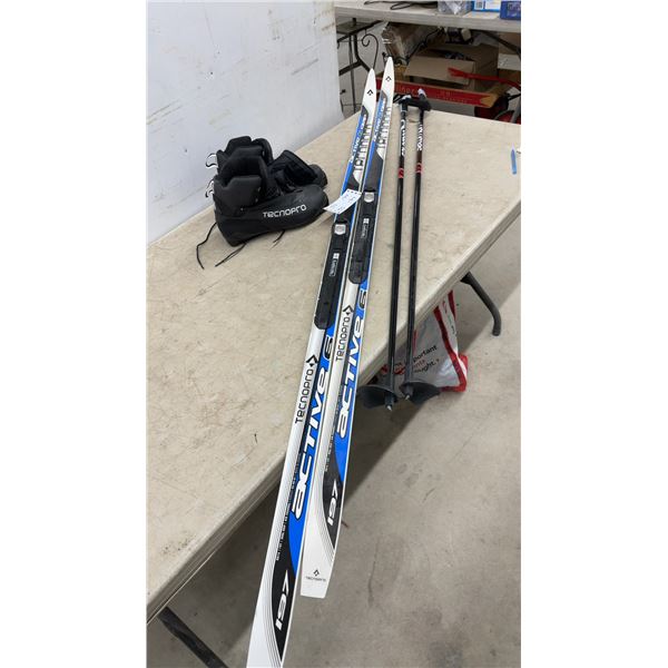 TecnoPro Active 6 Grip Cross-Country Skis (197cm), TecnoPro sz10 Shoes and Salomon Poles