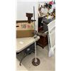 Image 2 : 6ft Pre-lit Xmas Tree and Floor Lamp