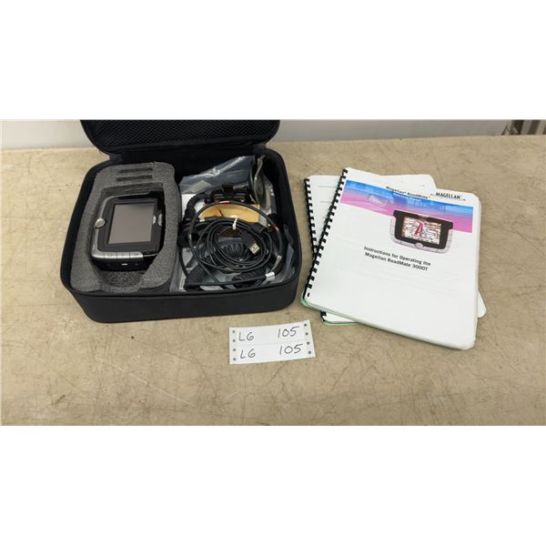 Magellan RoadMate 3000T GPS Unit, Case, Mount, Cables, and Instructions