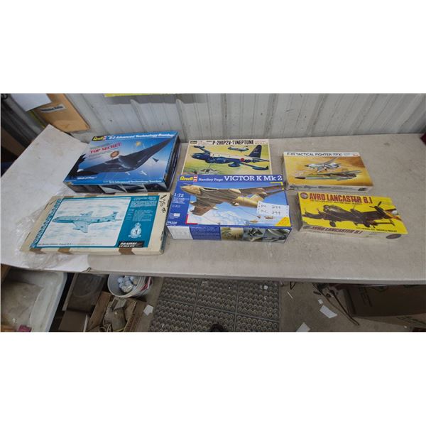 6 models 1/72 scale Revell B-2 Stealth Bomber, Handley Page Victor K Mk 2, F-111 Tactical Fighter