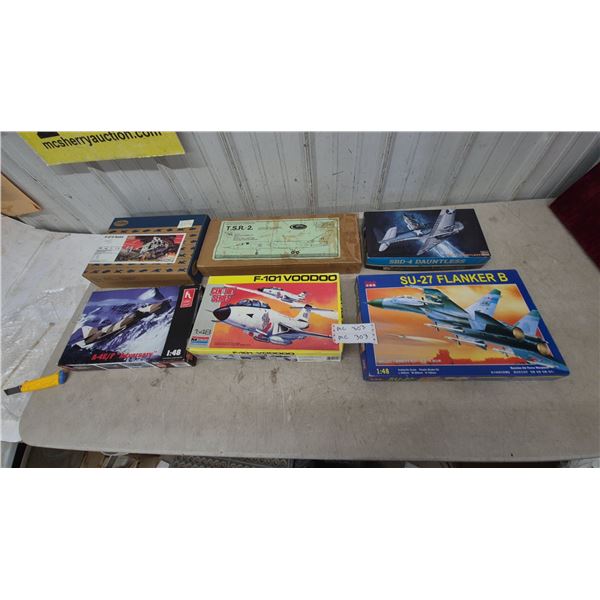 6 Vintage Model Airplane Kits1/48scale: F-101 Voodoo, SU-27 Flanker B, SBD-4 Dauntless