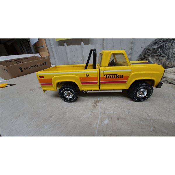 Tonka #2525 Mighty Pickup Truck with Roll Bar, Yellow with Multicolor Stripes, Late 1970s. 15.6”