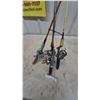 Image 6 : Assorted Fishing Rods and Reels: 4 Vintage Rods, and Reels, and one Modern