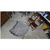 Image 1 : 2 Wood Folding Chairs and Round Gray Rug