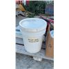 Image 2 : Pallet Lot: Sandblaster and Supplies