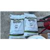 Image 6 : Pallet Lot: Sandblaster and Supplies