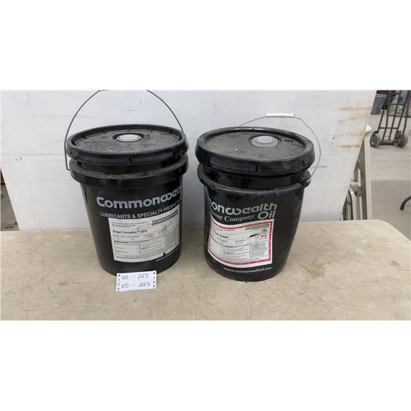 Sealed Commonwealth Oil Regal Complex EP2 and sealed CommClean Green Lubricants, 17 kg/37 lbs