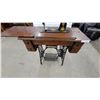 Image 3 : Antique Singer Model 27 Treadle Sewing Machine