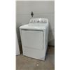 Image 7 : GE Top-Load Washer and GE Front-Load Electric Dryer, White