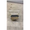 Image 6 : Solar-Powered Post Cap Lights With Halogen 100W Bulbs