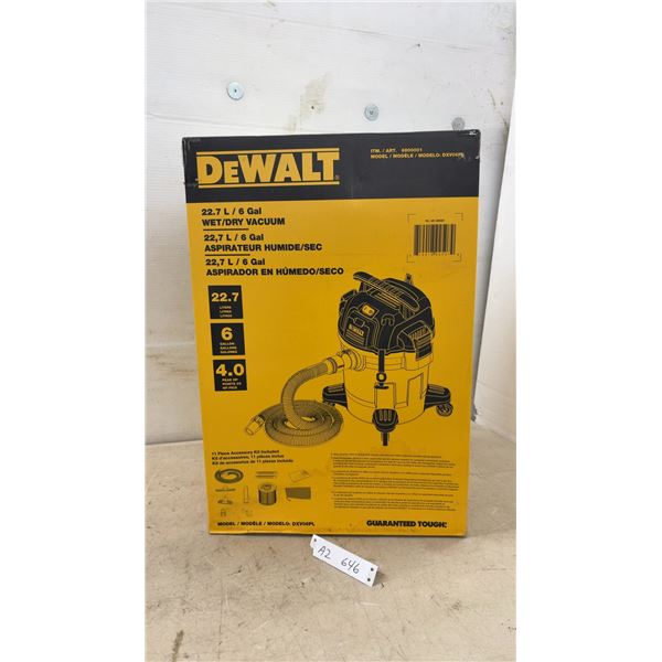 New DeWalt DXV06PL 6 Gallon 4.0 Peak Horsepower Wet/Dry Vacuum with 11 Piece Accessory Kit