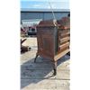 Image 6 : Vermont Castings Vigilant Cast Iron Wood-Burning Stove with Chimney Pipe and Cap