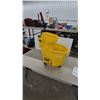 Image 1 : Rubbermaid Commercial Products Wave Brake Mop Bucket and Wringer