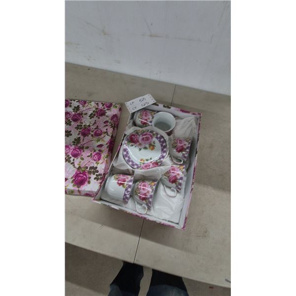 Floral Tea Set: 6 Cups, 6 Saucers, 1 Teapot, 1 Sugar Bowl, 1 Creamer