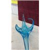 Image 5 : 3 Pcs Blue Art Glass, Centerpiece and 2 Stretch Vases