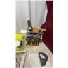 Image 3 : Large Lot of Kitchen Utensils: Cheese Graters and Measuring Cups