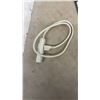 Image 2 : Microfiber Mop Pads, Thread Spools, Light Bulbs, Extension Cord, Sewing Notions