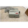 Image 4 : Voigtländer Zettomat II Slide Projector, 110V/550W, with Carrying Case, Hinges Broken.