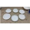 Image 5 : Corelle Livingware Dinnerware 52 Pieces, Different Patterns
