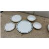 Image 9 : Corelle Livingware Dinnerware 52 Pieces, Different Patterns