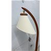 Image 3 : Mid-Century Modern Teak Bow/Arc Floor Lamp with New Shade