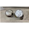 Image 5 : Vintage Roco Glycol Anti-Freeze Gallon Can and Two White Rose Motor Quart Oil Cans