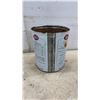 Image 8 : Vintage Roco Glycol Anti-Freeze Gallon Can and Two White Rose Motor Quart Oil Cans