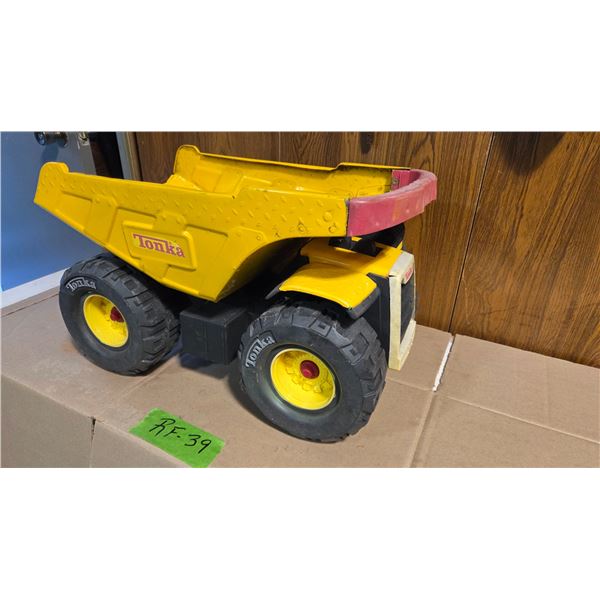 Tonka Hasbro Mighty Big Yellow Dump Truck 19 Inches Long, Red Handle.