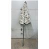 Image 1 : Patio Umbrella with Green Pole and Leaf-Patterned Canopy