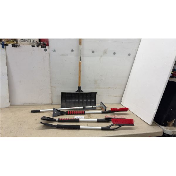 Jobmate D-Grip Snow Pusher with Wooden Handle, Snow Brushes with Ice Scrapers